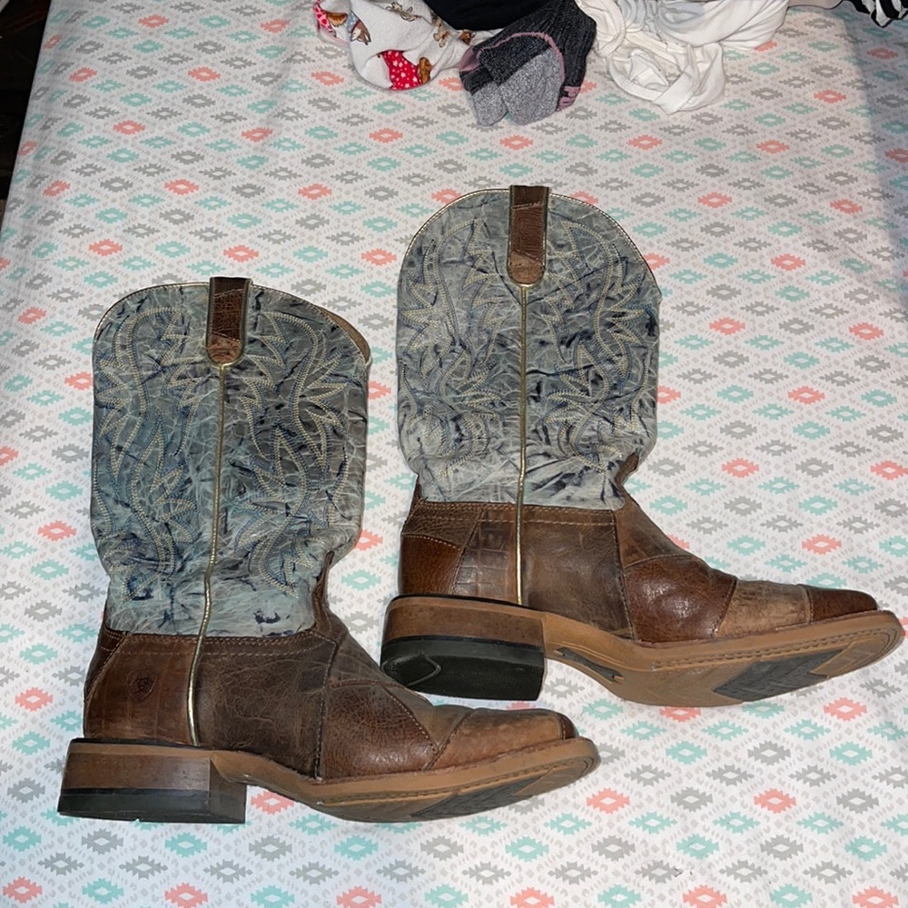 ARIAT COWGIRL BOOTS